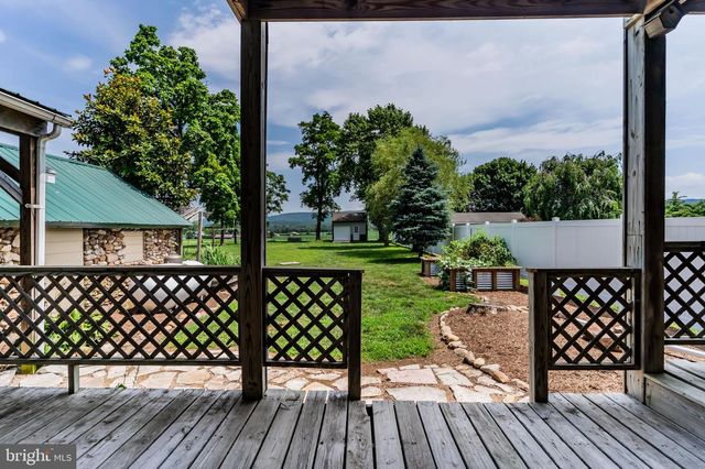 8 NAUGLE RD, Shippensburg, PA 17257