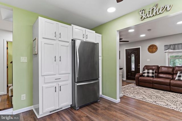 8 NAUGLE RD, Shippensburg, PA 17257