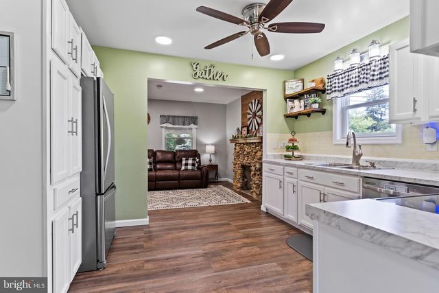 8 NAUGLE RD, Shippensburg, PA 17257