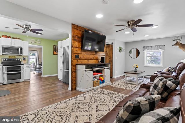 8 NAUGLE RD, Shippensburg, PA 17257