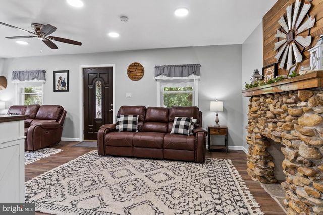 8 NAUGLE RD, Shippensburg, PA 17257