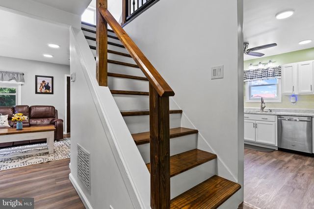 8 NAUGLE RD, Shippensburg, PA 17257
