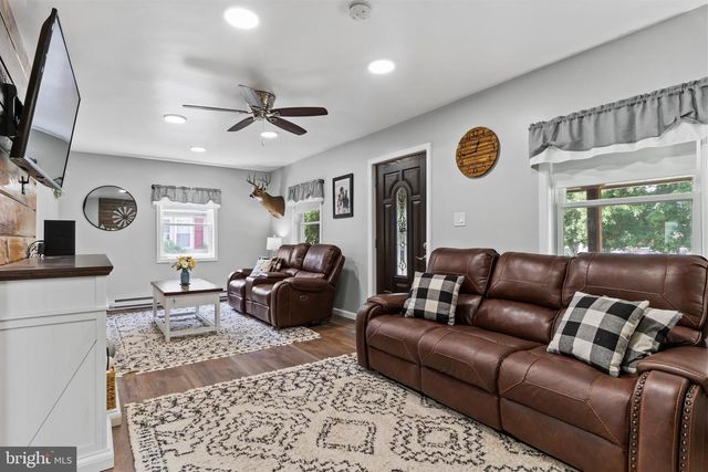 8 NAUGLE RD, Shippensburg, PA 17257