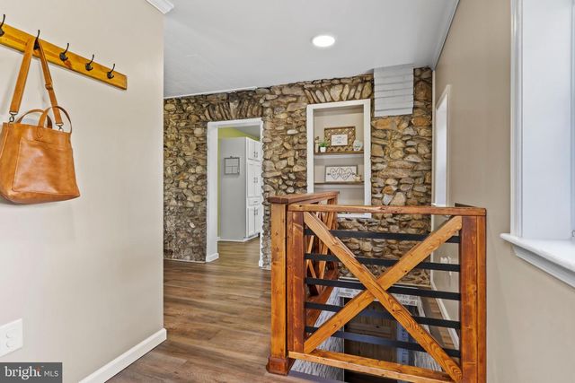 8 NAUGLE RD, Shippensburg, PA 17257