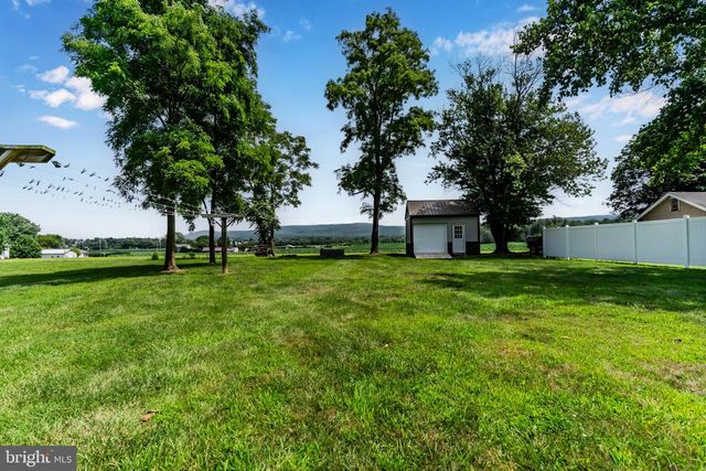 8 NAUGLE RD, Shippensburg, PA 17257