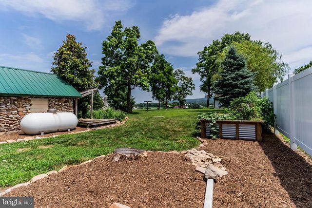 8 NAUGLE RD, Shippensburg, PA 17257