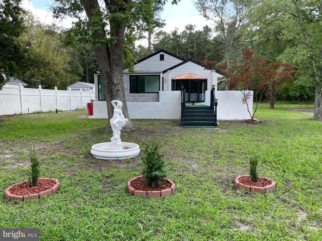 1404 8TH AVE, Williamstown, NJ 08094