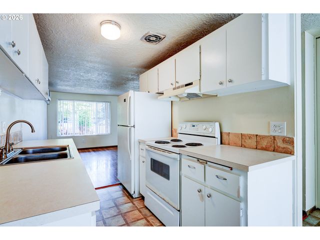 611 Se 139TH Ave, Portland, OR 97233