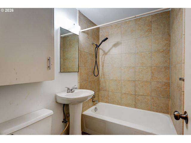 611 Se 139TH Ave, Portland, OR 97233