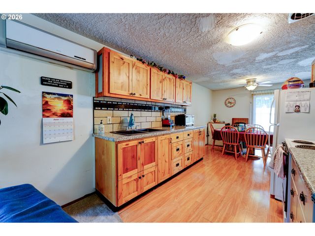 611 Se 139TH Ave, Portland, OR 97233