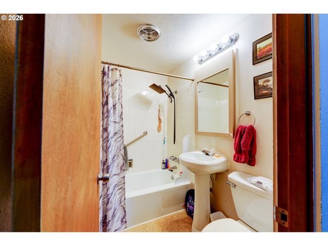 611 Se 139TH Ave, Portland, OR 97233