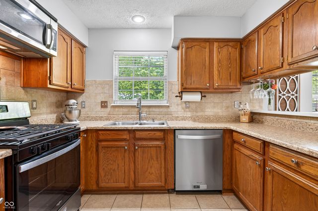44 Ponsonby Court, Indianapolis, IN 46214