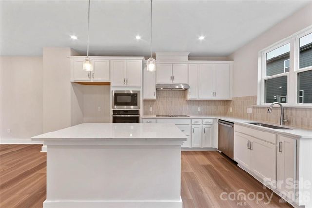 6016 Pivot Court, Charlotte, NC 28205