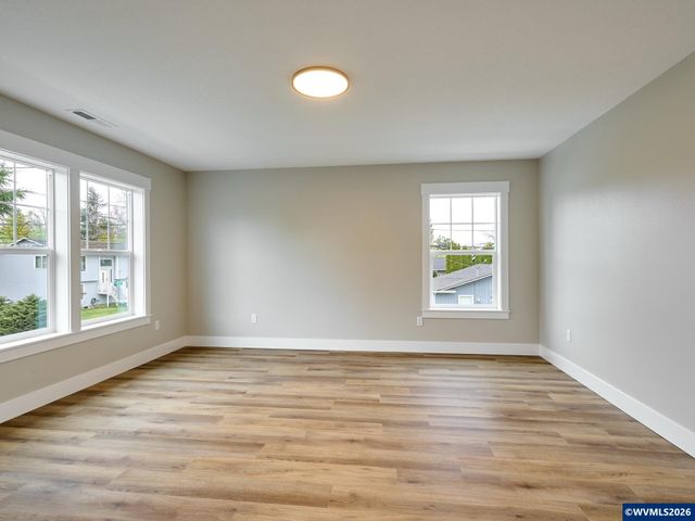 818 Pine St, Silverton, OR 97381