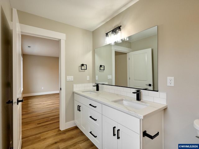818 Pine St, Silverton, OR 97381