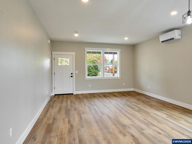 818 Pine St, Silverton, OR 97381