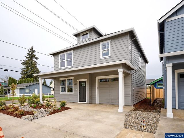 818 Pine St, Silverton, OR 97381