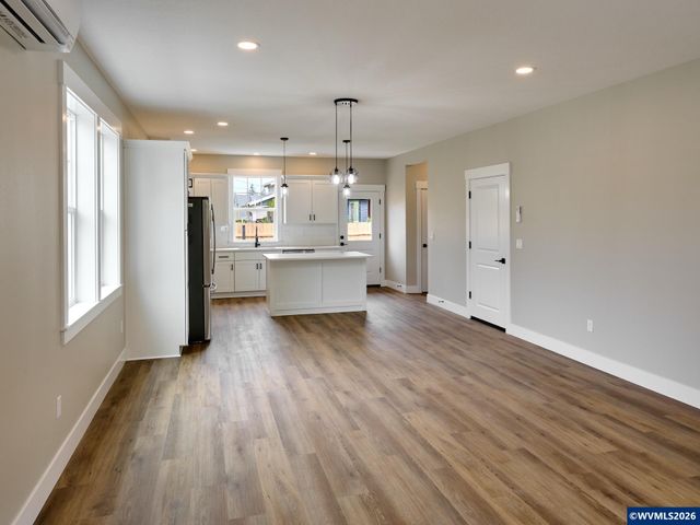 818 Pine St, Silverton, OR 97381