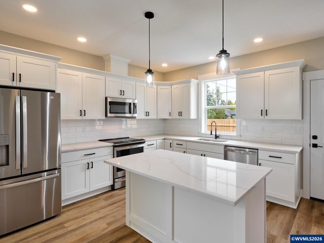 818 Pine St, Silverton, OR 97381