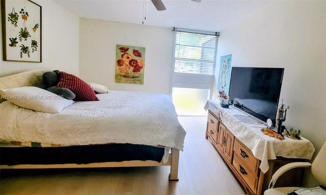3101 N Country Club Drive 101, Aventura, FL 33180