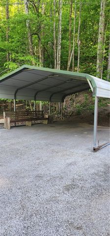 638 Hughart Drive, Charleston, WV 25320
