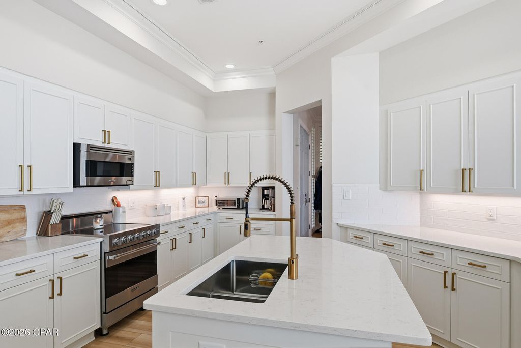 Image 13 of property listing at 6422 W U.S. 98 1505, Panama City Beach, FL 32407