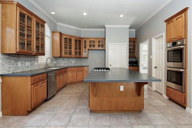 71 Ivory Moon Place, The Woodlands, TX 77381