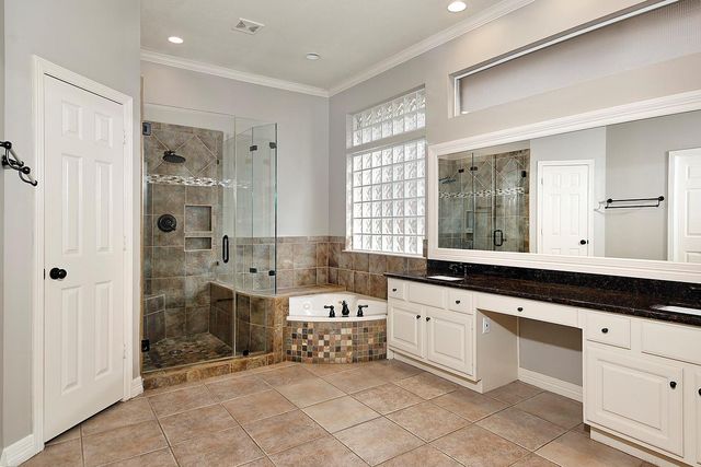 71 Ivory Moon Place, The Woodlands, TX 77381