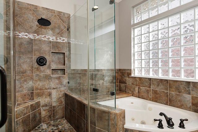 71 Ivory Moon Place, The Woodlands, TX 77381