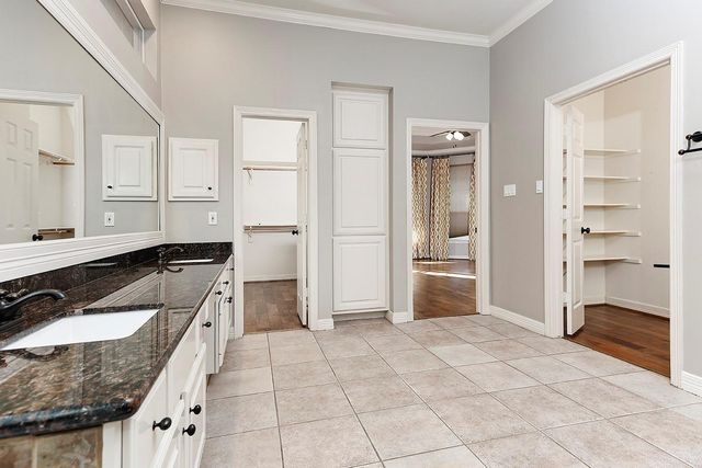 71 Ivory Moon Place, The Woodlands, TX 77381