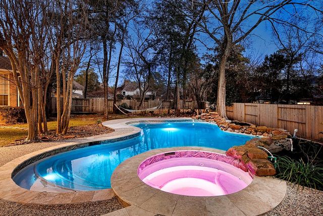 71 Ivory Moon Place, The Woodlands, TX 77381