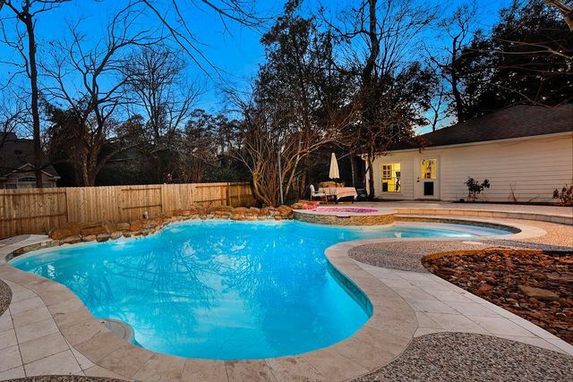 71 Ivory Moon Place, The Woodlands, TX 77381