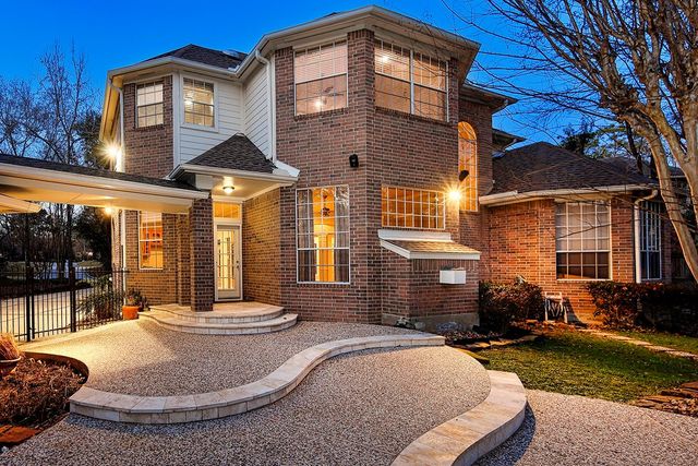 71 Ivory Moon Place, The Woodlands, TX 77381