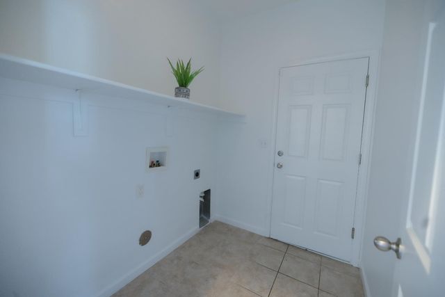 2204 Gallery Dr, Riverbank, CA 95367