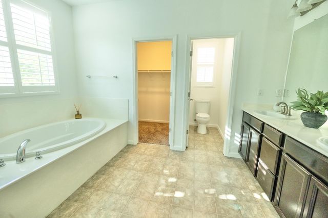 2204 Gallery Dr, Riverbank, CA 95367