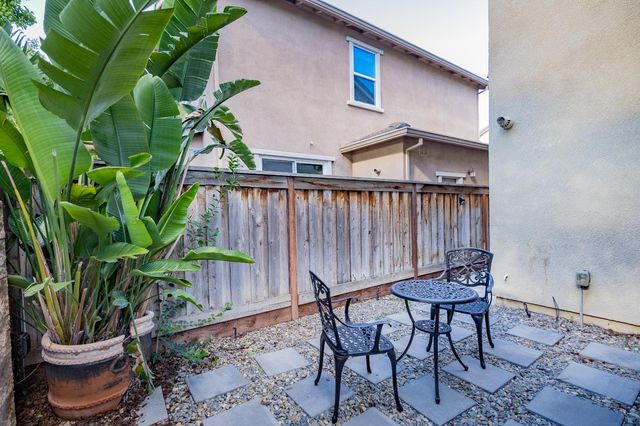 2204 Gallery Dr, Riverbank, CA 95367