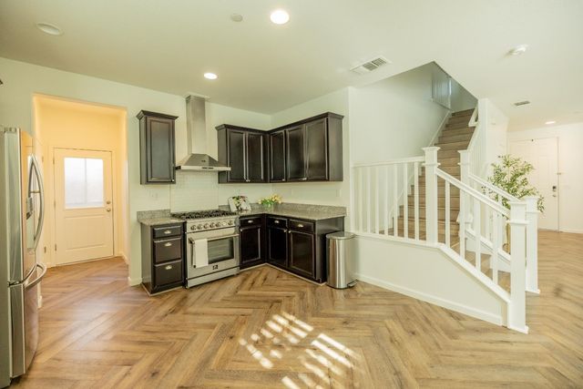 2204 Gallery Dr, Riverbank, CA 95367