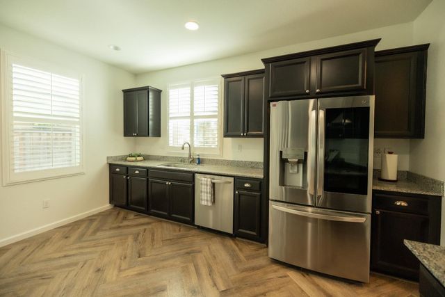 2204 Gallery Dr, Riverbank, CA 95367