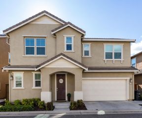 2204 Gallery Dr, Riverbank, CA 95367