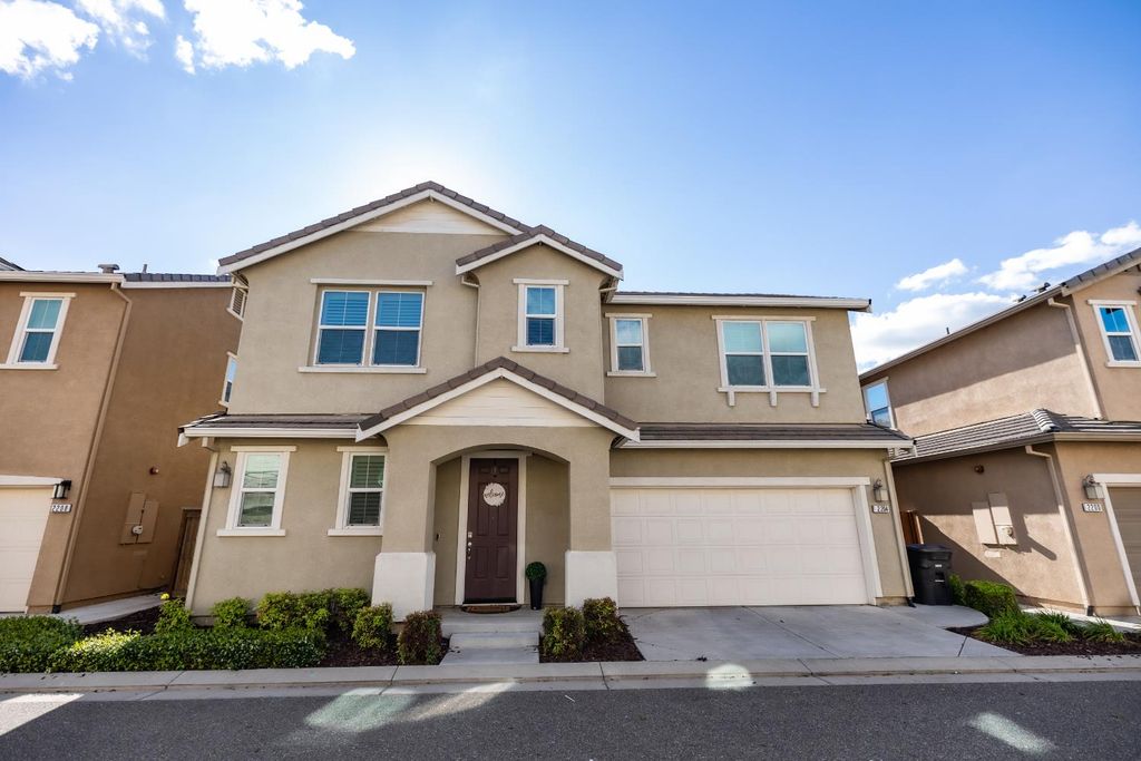 2204 Gallery Dr, Riverbank, CA 95367