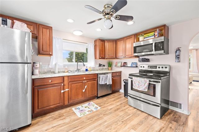 516 Franklin Avenue, Barberton, OH 44203