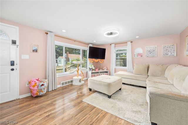 516 Franklin Avenue, Barberton, OH 44203