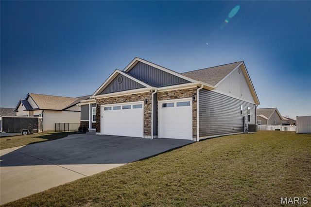 718 Deerfield Lane, Farmington, MO 63640