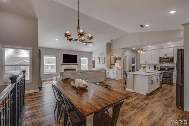 718 Deerfield Lane, Farmington, MO 63640