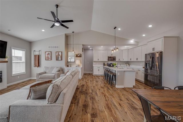 718 Deerfield Lane, Farmington, MO 63640