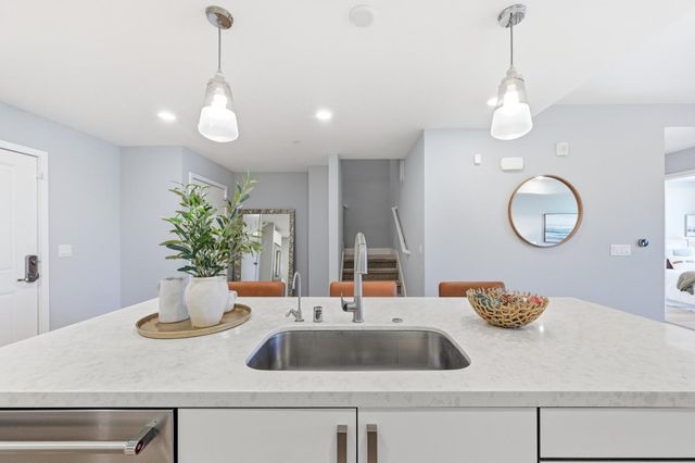 1048 Monroe Street 307, Santa Clara, CA 95050