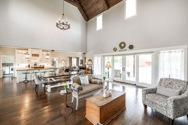 1151 Rogana Rd, Bethpage, TN 37022