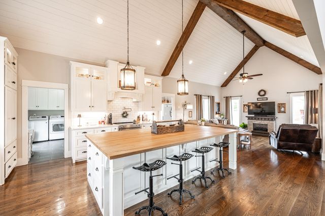 1151 Rogana Rd, Bethpage, TN 37022