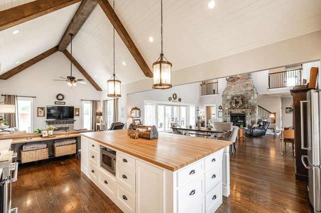 1151 Rogana Rd, Bethpage, TN 37022