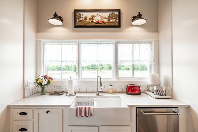 1151 Rogana Rd, Bethpage, TN 37022